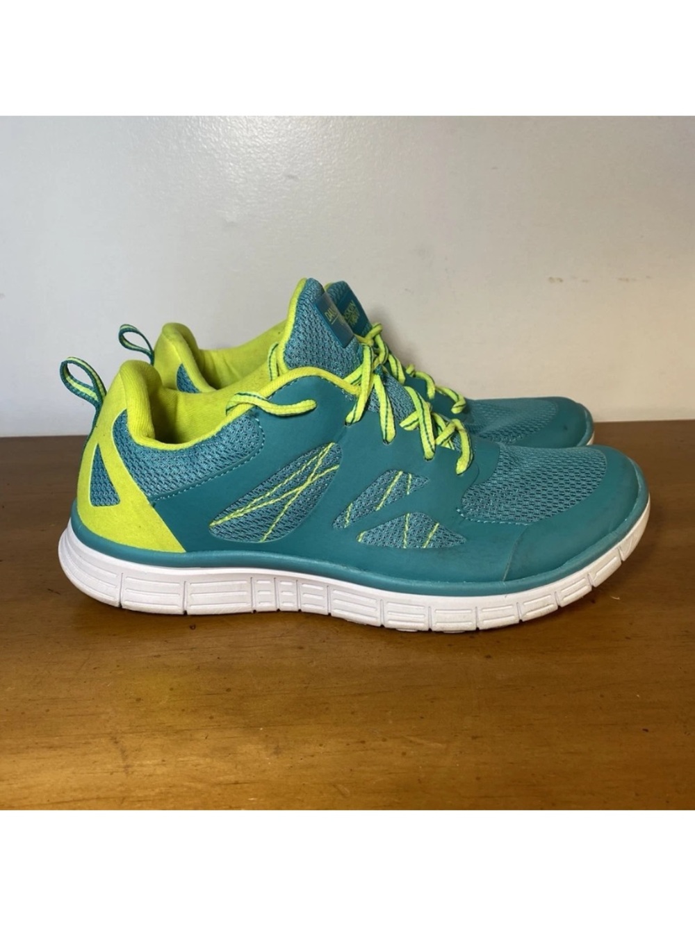 Danskin Now Women’s 8 Memory Foam Turquoise Lime Sneakers Tennis Athletic Shoes
